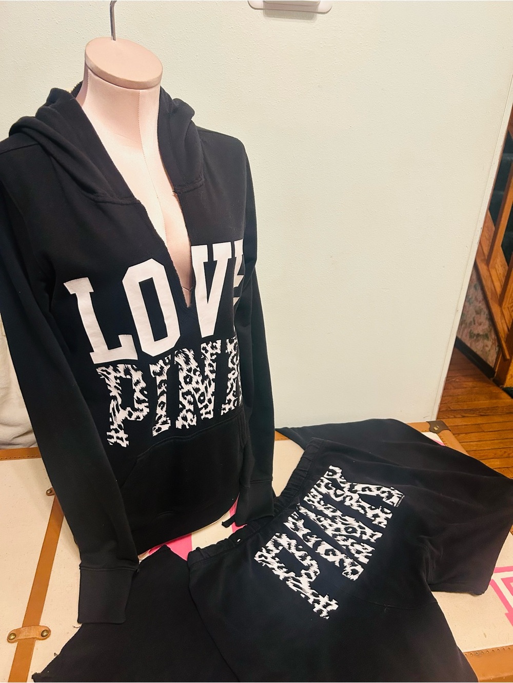 Rare cheetah / Leopard Hooded Sweatshirt & Jogger Set - Women